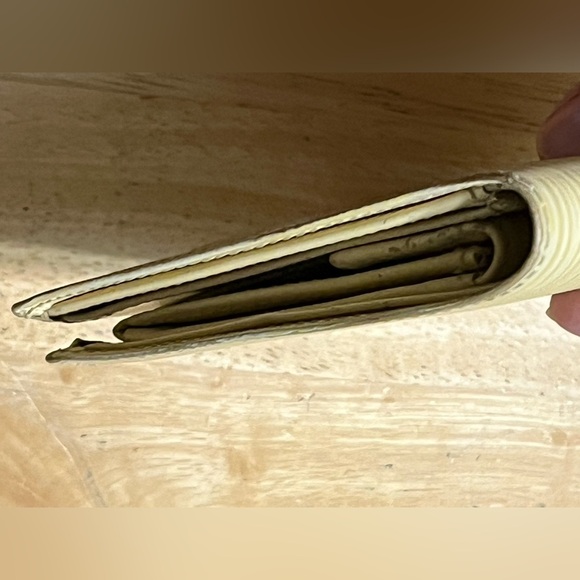 LOUIS VUITTON Vanilla Pepper Epi Porte-Billets - Picture 4 of 16